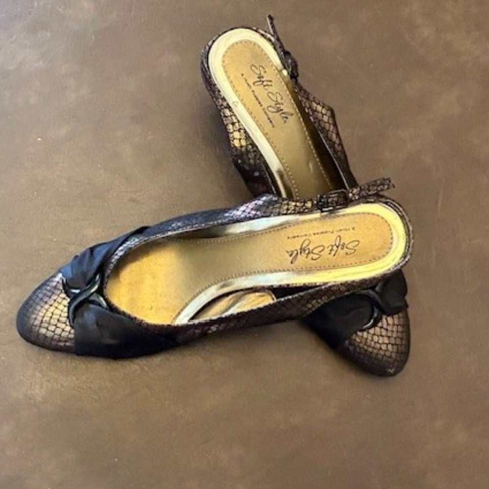 Black & Gold Heels with Bow, Size 8W